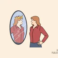 Donna con corona riflessa nello specchio, un esempio di narcisismo maligno.