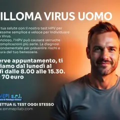 Uomo sorridente con testo sul Papilloma Virus. Il test HPV è disponibile senza appuntamento, utile anche per il papilloma virus contagio senza rapporti.