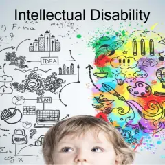 Bambino con disegni che rappresentano logica e creatività. Possibili sintomi di ritardo mentale lieve in adulti.