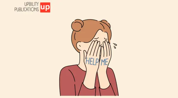 Ragazza con le mani sul viso, con scritto "HELP ME". Un'immagine che evoca il dolore dei traumi infantili e la richiesta d'aiuto.