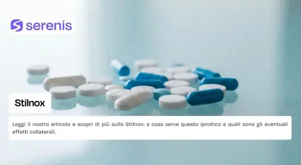 Pastiglie e capsule, tra cui Stilnox 10 mg, su sfondo azzurro. Articolo informativo disponibile.