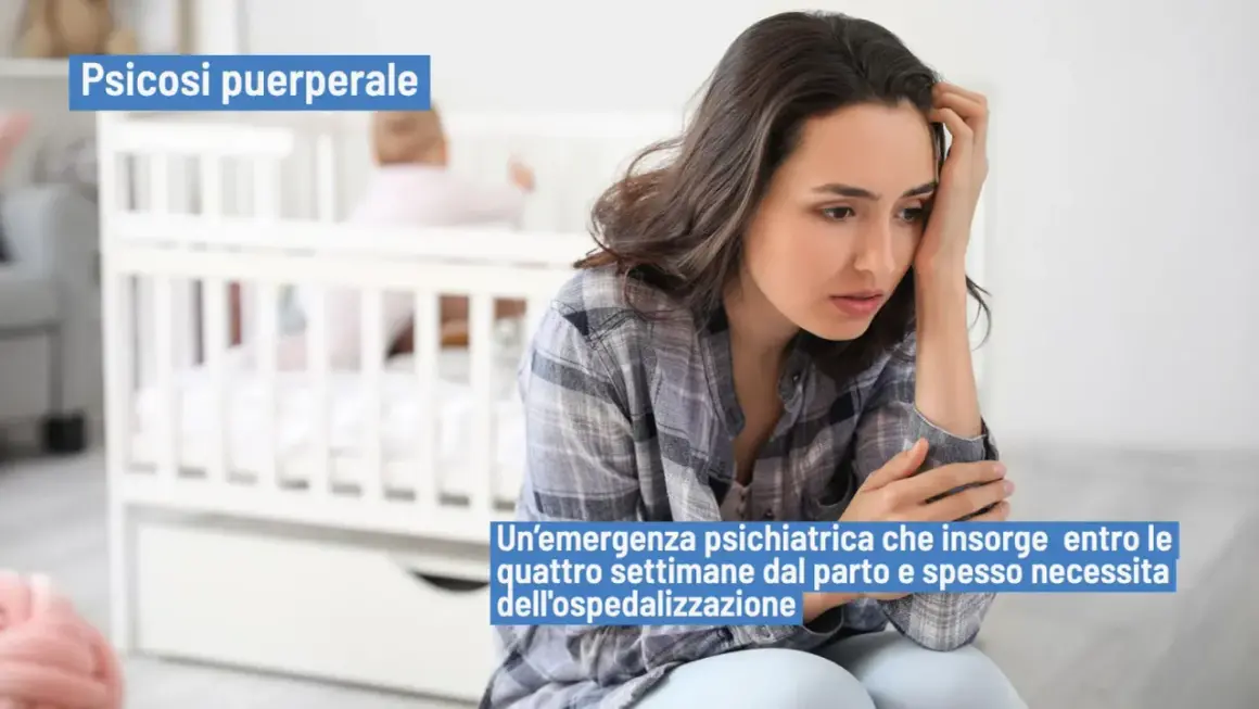 Donna con espressione angosciata vicino a una culla, simbolo di psicosi puerperale, un'emergenza psichiatrica post-parto.