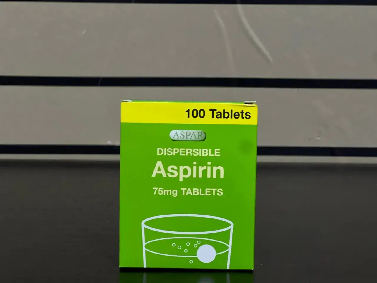 Scatola di aspirina dispersibile, utile per alleviare dolori e infiammazioni.