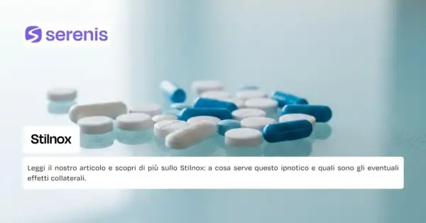 Pastiglie e capsule, tra cui Stilnox 10 mg, su sfondo azzurro. Articolo informativo disponibile.